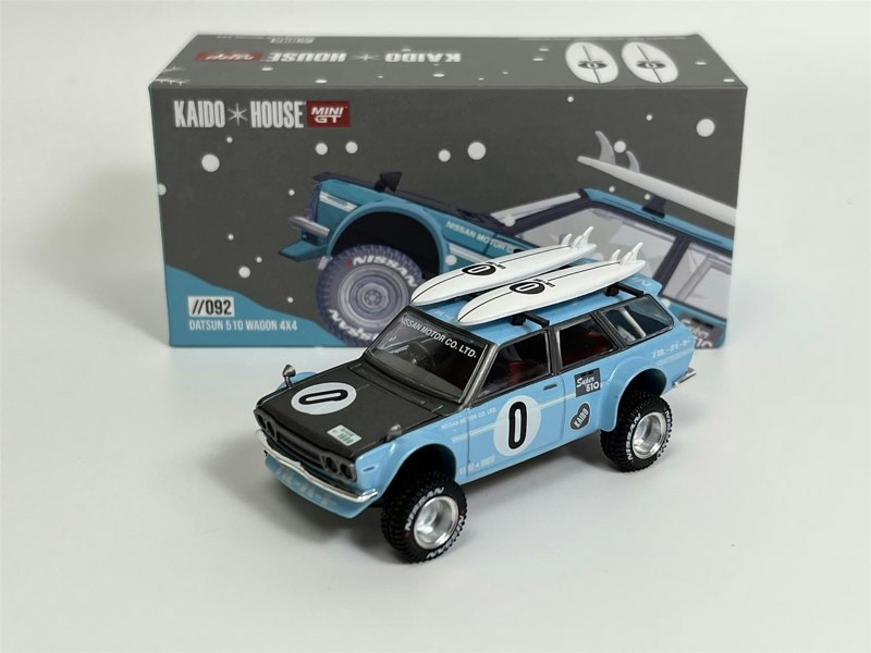 Mini GT Datsun Kaido 510 Wagon 4x4 Winter Holiday Edition 1:64 Kaido House KHMG092