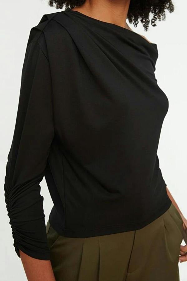 WOVCOR Asymmetrical Collar Flowing Knit Blouse