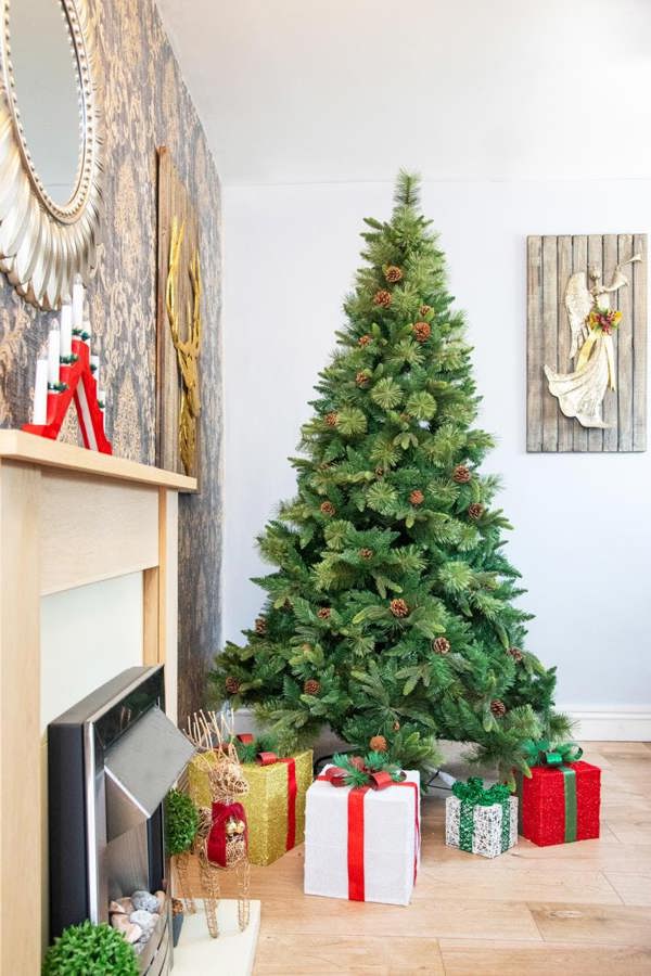 6ft to 8ft Californian Artificial Christmas Tree with Bushy Forest Green Look image 8