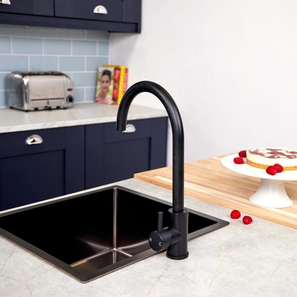 Flode Malaren | Single Lever Kitchen Sink Mixer Tap with Swivel Spout | Swan Neck Design | Matt Black Finish