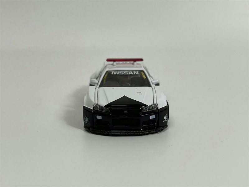 Mini GT Nissan Skyline GTR R34 Kaido Works V2 Aero Japan Police 1:64 Mini GT KHMG120