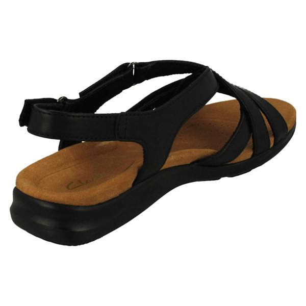 Clarks Ladies Clarks Strappy Cross Detailed Sandals Kitly Go