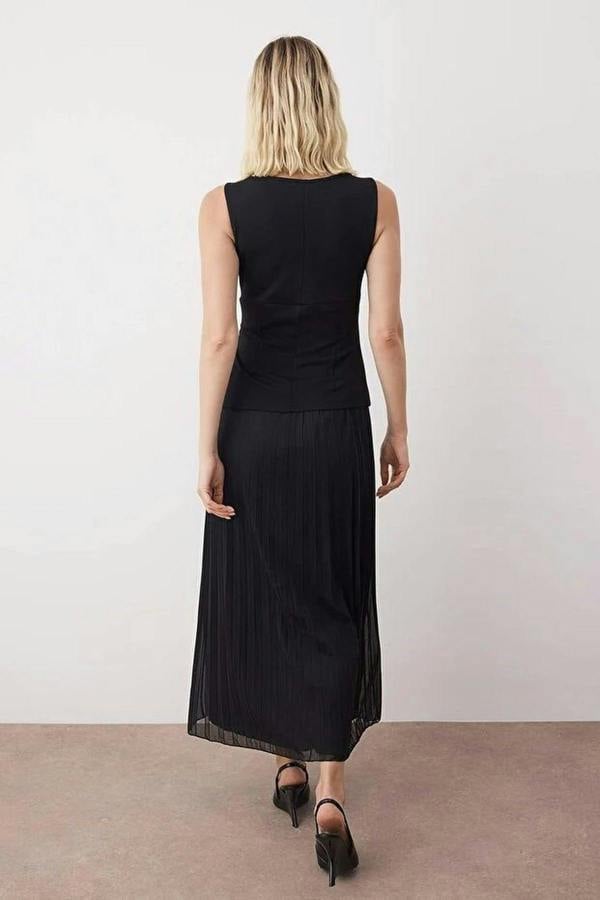 WOVCOR Maxi Sleeveless Lined Knitted Dress with Pleated Tulle and Button Detail