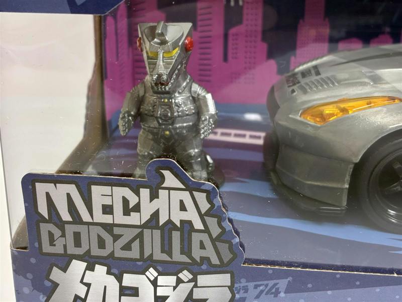 MCSlots Mechagodzilla Figure and 2009 Nissan GT-R R35 Ben Sopra 1:24 Scale Jada 36285