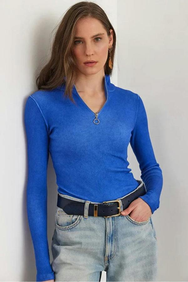 Hoxton Gal Zippered Turtleneck Stretch Blouse
