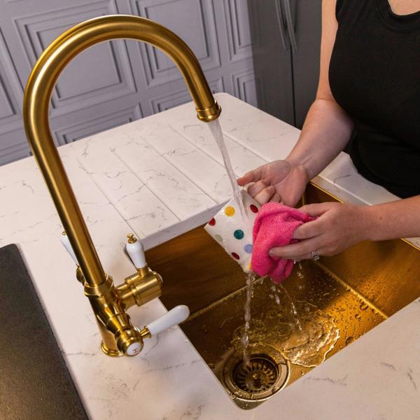 Flode korsa | Traditional Cruciform Style 3 in 1 Instant Boiling Tap | White Ceramic Levers | Brushed Gold Finish