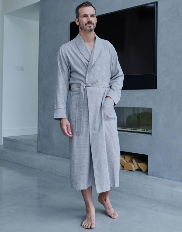 M_Dressing_Gown_Prince_Of_Wales_Stretch_Trunks_Green_1_1.mp4