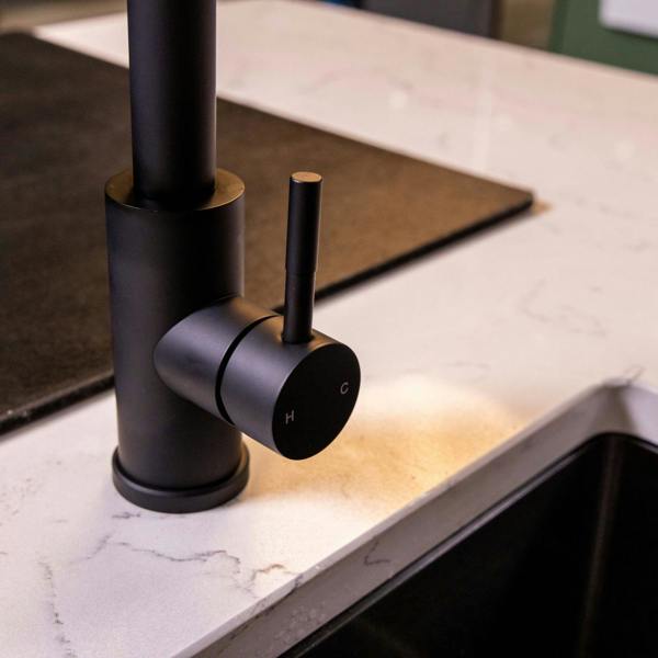 Flode Runda | Kitchen Sink Mixer with Pull out Spray | Matt Black | Round Head