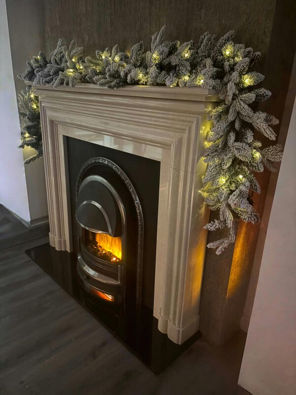 Indoor Living 270cm Premium Mixed branch prelit Snow filled Christmas Garland - with timer