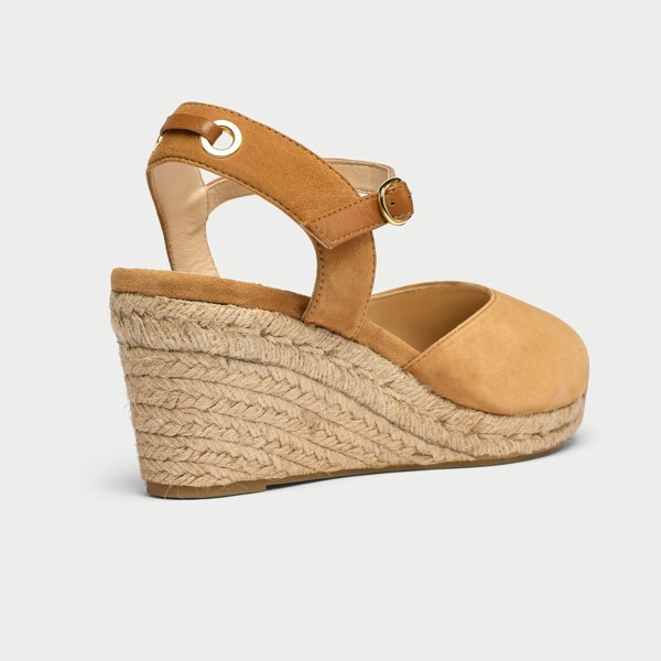 Calla Betsy Shoes - Tan Suede