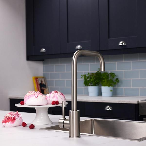 Flode Arendal | Single Lever Kitchen Sink Mixer Tap with Swivel Spout | Brushed Steel Finish