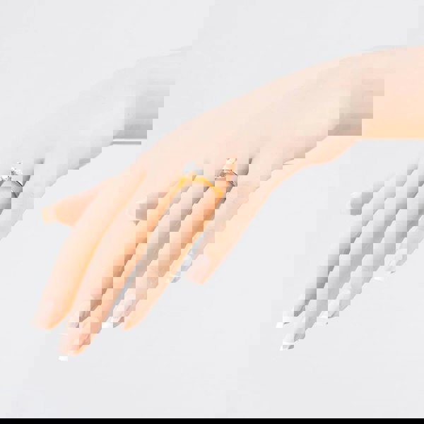 T. H. Baker 18ct Yellow Gold Certified 0.96ct Oval & Pear Cut Diamond Shoulder Set Solitaire Ring RN11088