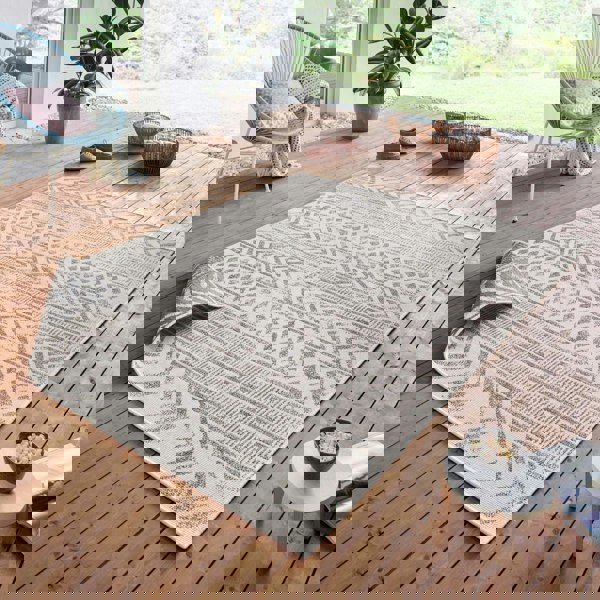 Indoor-Outdoor Reversible Geometric Grey Rug