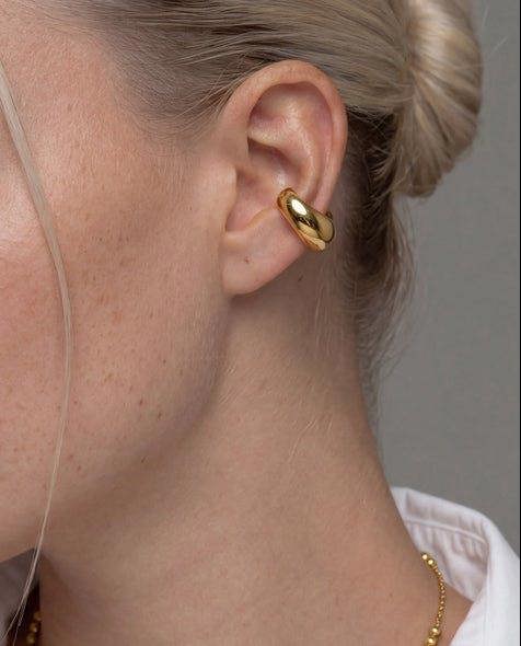 Elk & Bloom Chubby 14k Gold Huggie Hoop Ear Cuff