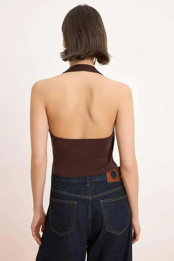 WOVCOR Halter Neck Belt Detail Fitted Knitted Blouse