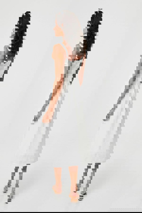 White | Sleeveless A-Line Scoop Neck Midi Dress
