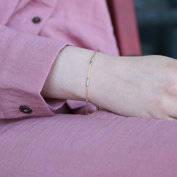 The Colourful Aura Gold plated Silver Thread Minimalistic Bracelet