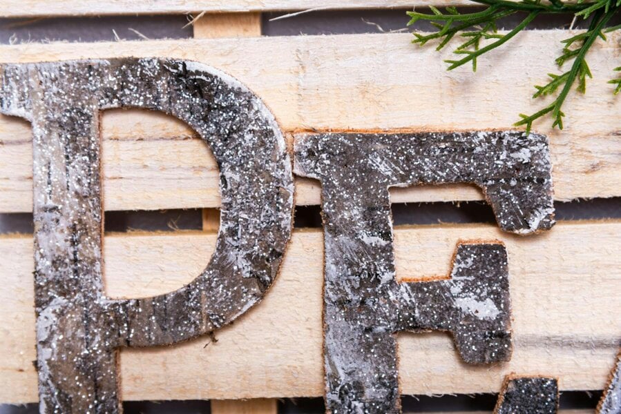 Shatchi 20x40cm Wooden PEACE Letters Christmas Wall Frame Decoration
