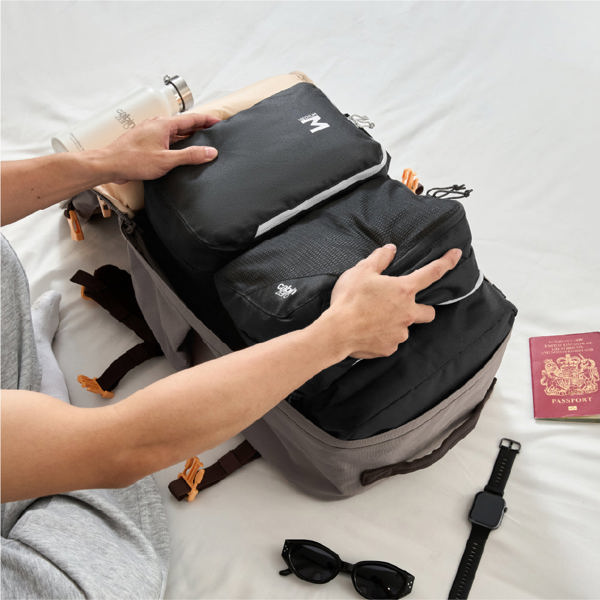 CabinZero Classic Clean Dirty Packing Cube M, Two Compartments and Mesh Window, Clamshell Opening