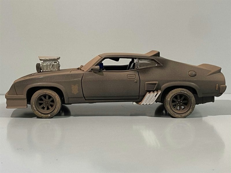 mad max last of the v8 interceptors weathered 1:24 greenlight 84052