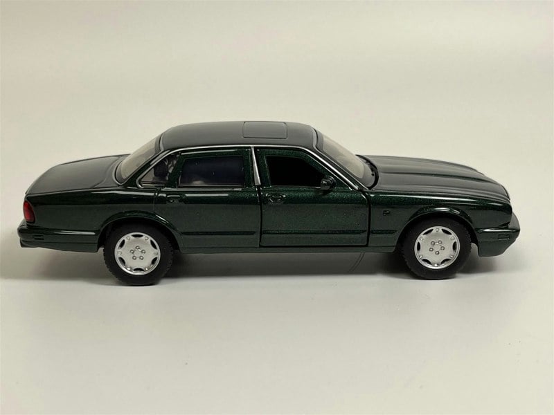 Tayumo Jaguar X16 LHD Emerald Green 1:36 Scale - 36100020