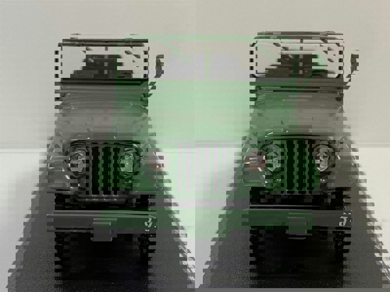 charlies angels 1952 willys m38 a1 green 1:43 scale greenlight 86606
