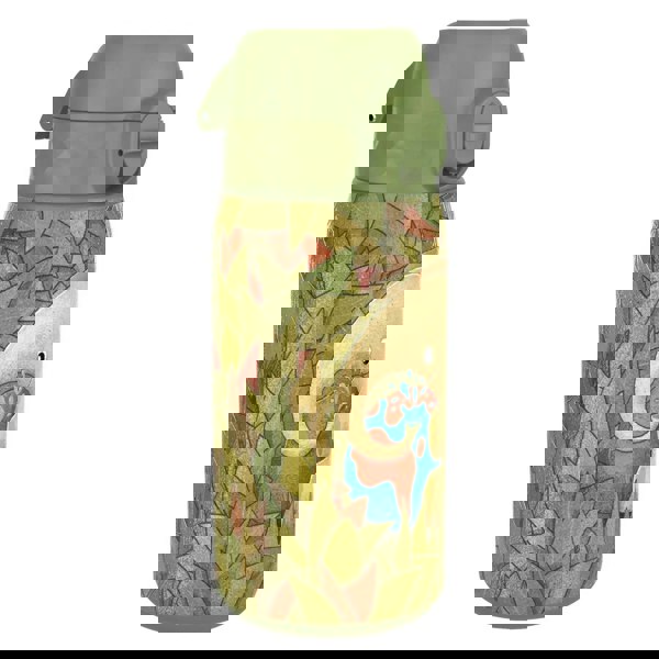 A green thermos bottle features an elephant amidst colorful leaves, holding a blue object with its trunk in a whimsical, nature-inspired design.