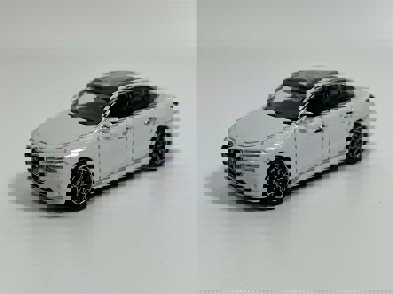 Mini GT BMW I7 xDrive60 Mineral White LHD 1:64 Mini GT MGT00819L