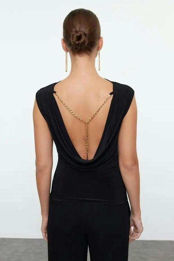 WOVCOR Back Detail Chain Accessory V-Neck Knitted Blouse