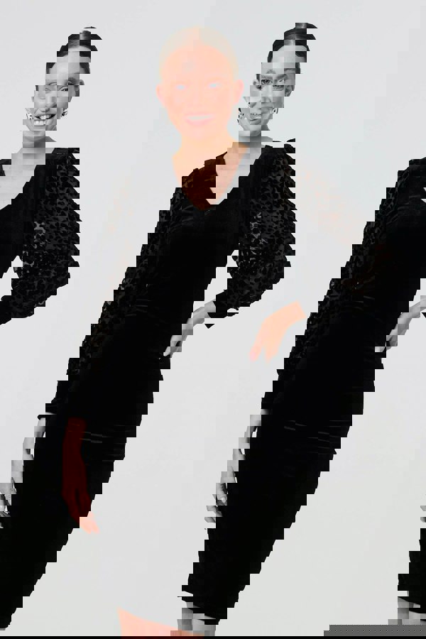 Black | Velvet Long Sleeve Shift Dress