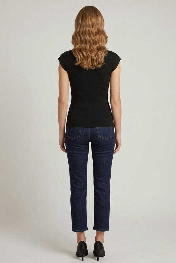 Izabel London Sparkle Detail Short Sleeve Knit Top