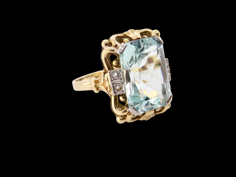  aquamarine and diamond ring