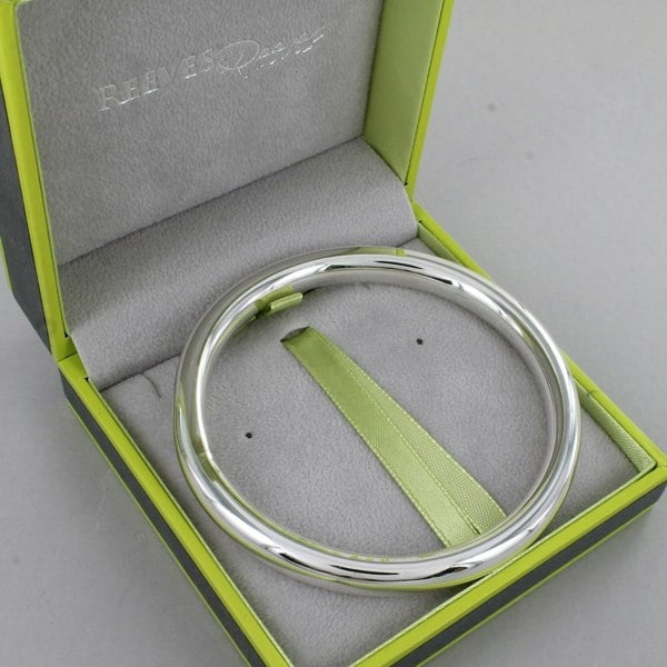 Beauty Bangle Plain - Medium - Reeves & Reeves