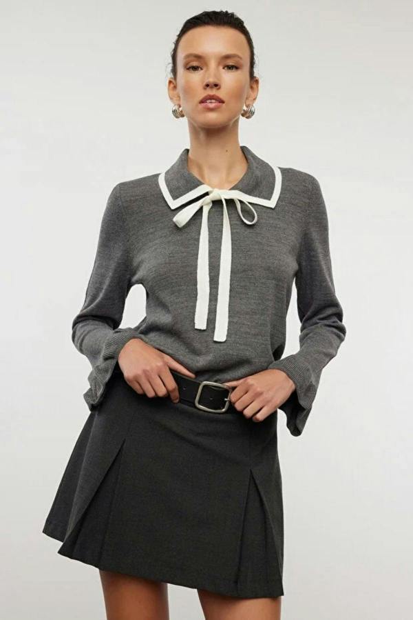 Hoxton Gal Color-Block Knit Sweater with Ribbon/Bow Detail