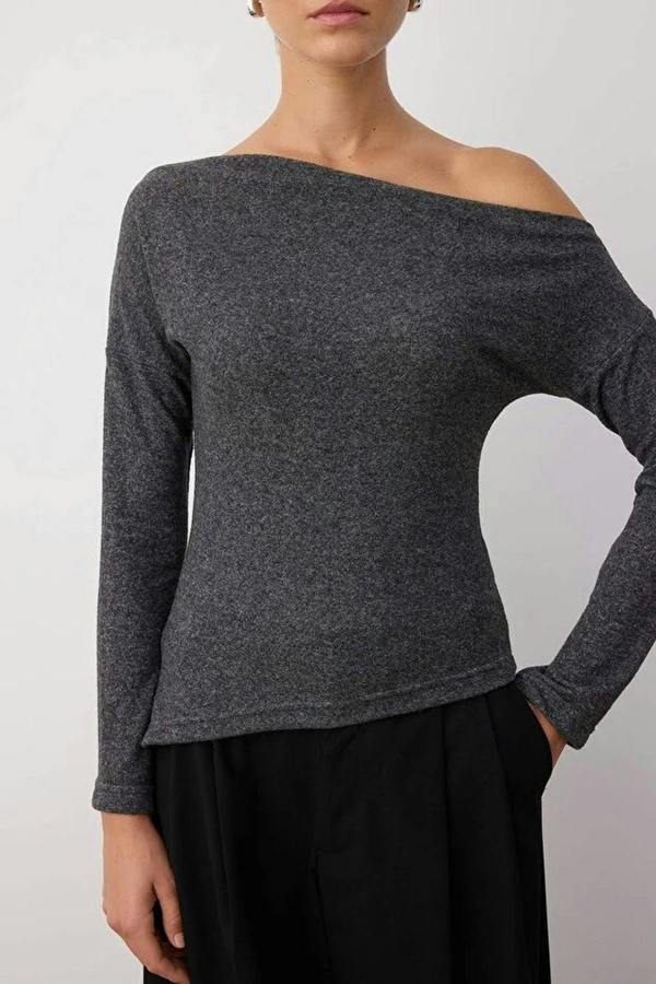 WOVCOR Asymmetrical Collar Soft Knit Blouse