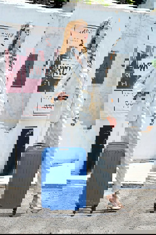 Living and Home Lightweight Hardside Travel Suitcase with Spinner Wheels