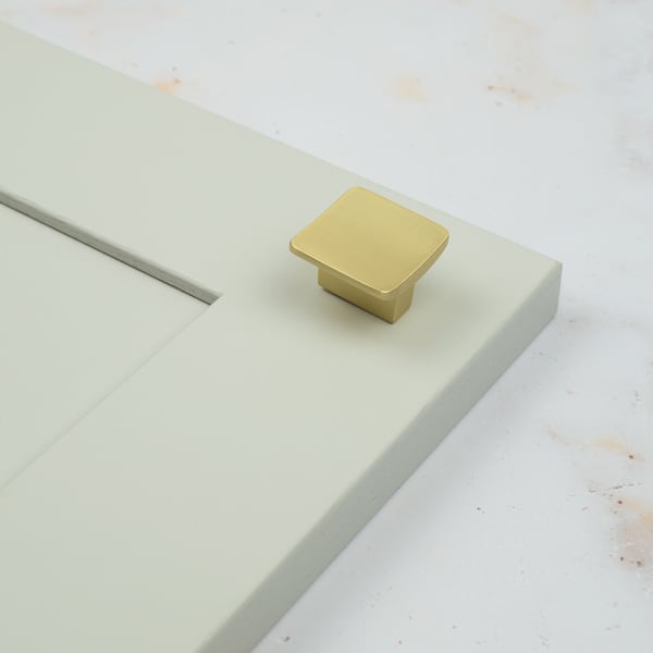 Handle & Home 32mm Brushed Brass Square Knob