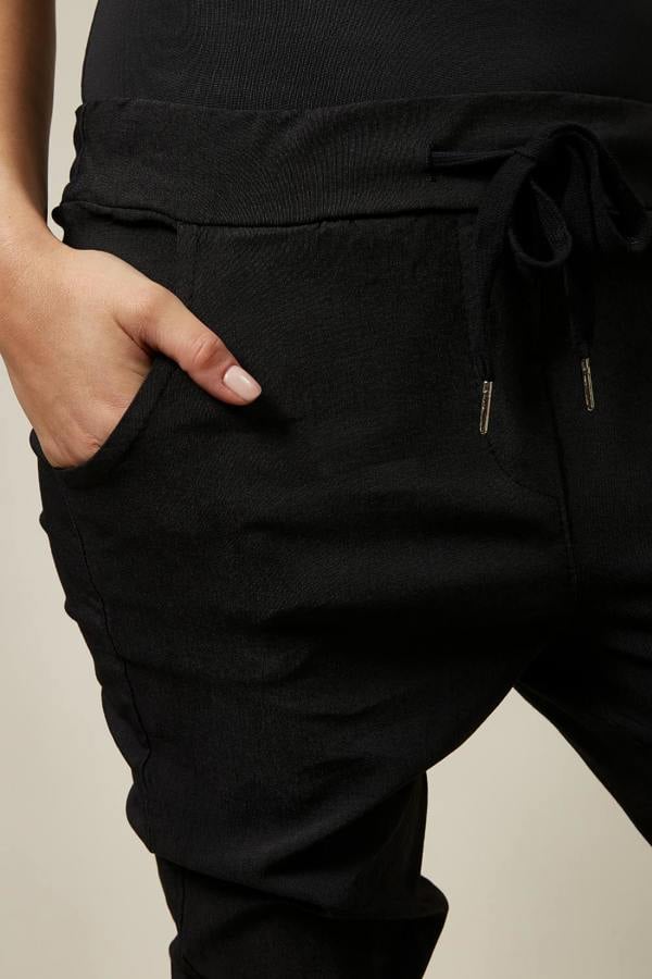Hoxton Gal Stretch Trousers In Black
