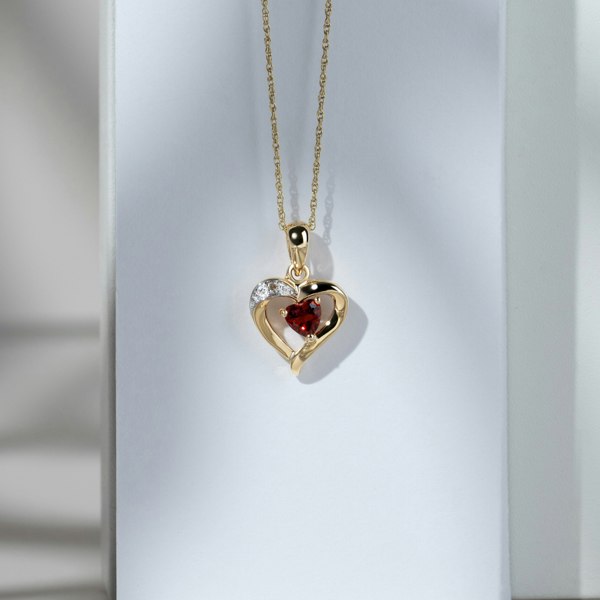 Gemondo Classic Heart Garnet & Diamond Pendant in 9ct Yellow Gold