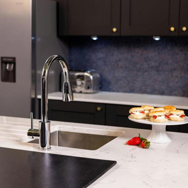 Flode Runda | Kitchen Sink Mixer with Pull out Spray | Chrome | Oval Head