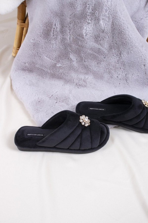 Faye in RavenSlippers