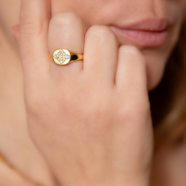 Gold Trip Star Signet Ring