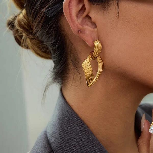 Elk & Bloom Large Thick 14K Gold Ribbed Drop Hoop Studs