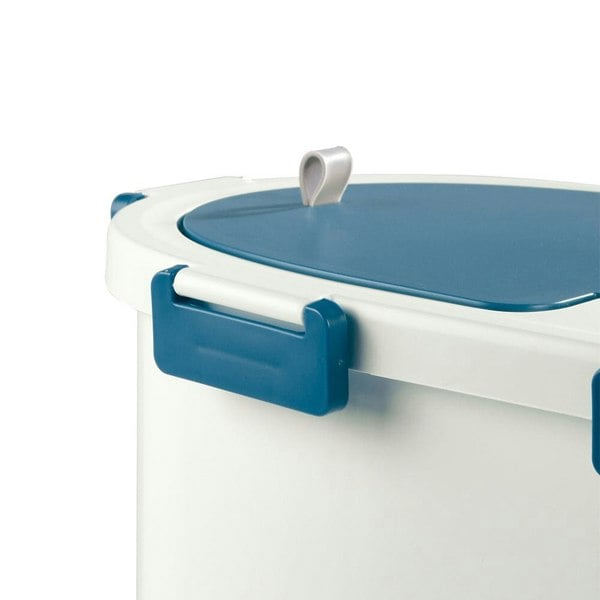 Airtight Pet Food Storage Container for Dogs and Cats Living and Home