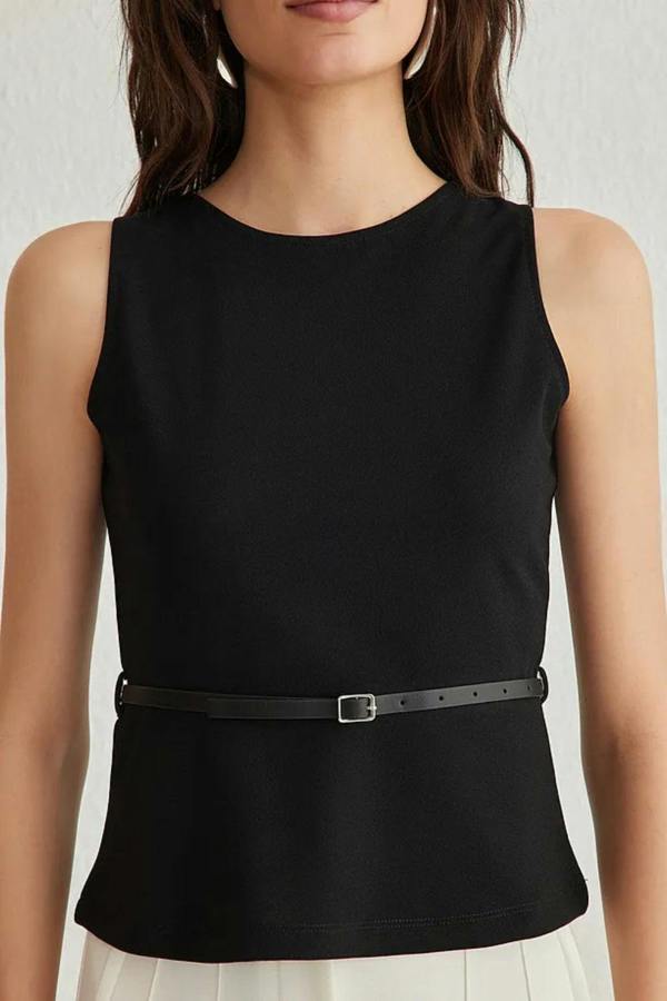 Hoxton Gal Belted Fitted Knit Blouse
