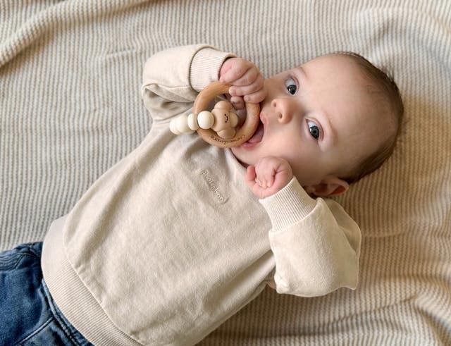 Chewies & More Chewies&more Wooden/Silicone Teething Rings - Croissant - Latte