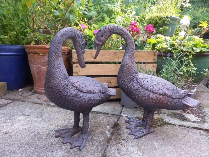 Inspirational Gifting Pair of Geese Garden Sculpture Ornaments
