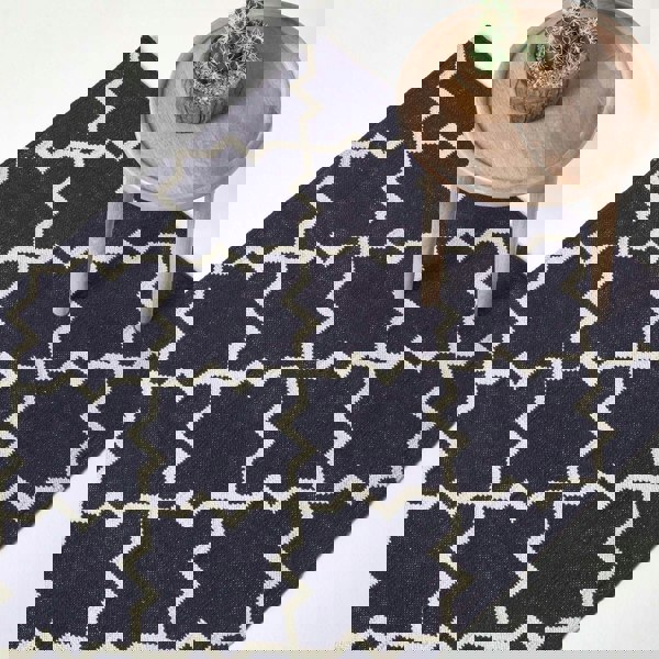 HOMESCAPES Edmonton Handwoven Navy Blue and White Cotton Geometric Kilim Rug