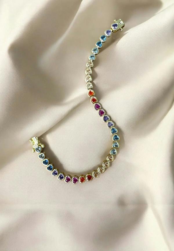 Still life of the bracelet.