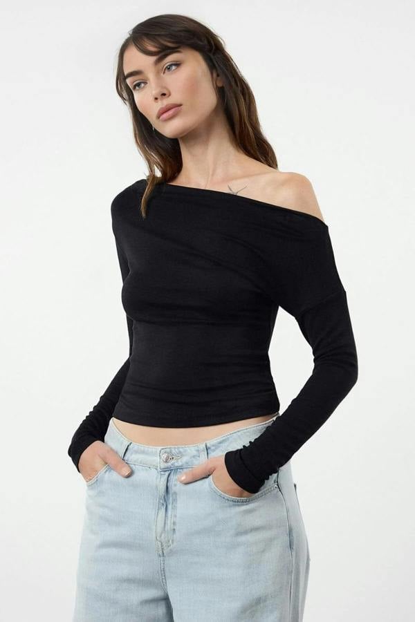 Hoxton Gal Plain Premium Soft Fabric Fitted Knit Blouse with Boat Neck
